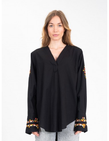 Blouse noire brodée PLAYFUL est présent 